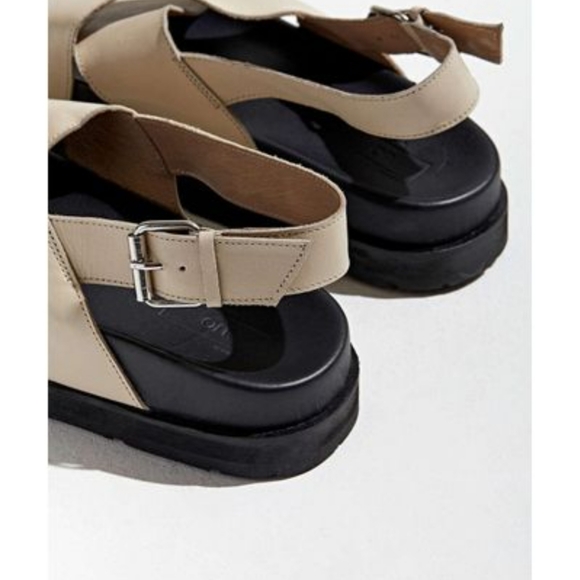 Urban Outfitters Criss Cross Sandal - Picture 3 of 4